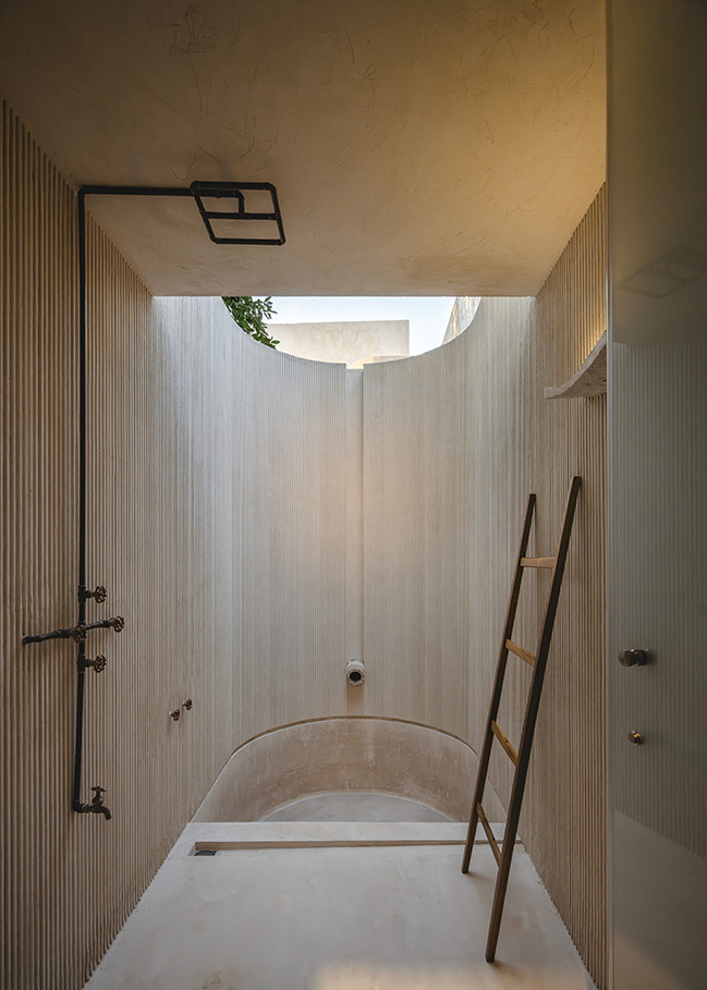 Casa Habitación by Veinte Diezz Arquitectos | Transforms an abandoned into a serene indoor-outdoor dwelling