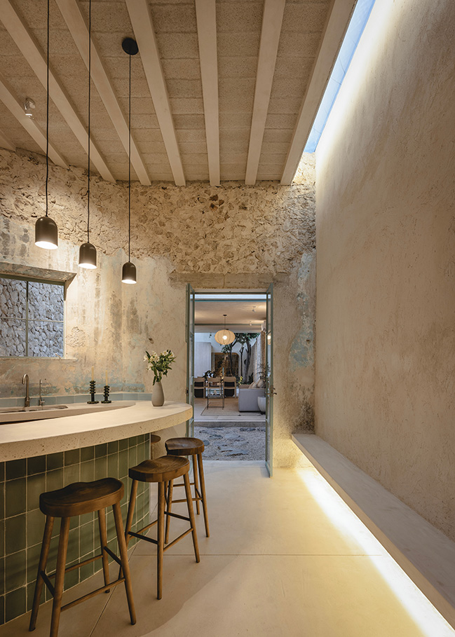 Casa Habitación by Veinte Diezz Arquitectos | Transforms an abandoned into a serene indoor-outdoor dwelling