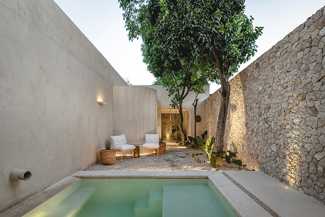 Casa Habitación by Veinte Diezz Arquitectos | Transforms an abandoned into a serene indoor-outdoor dwelling