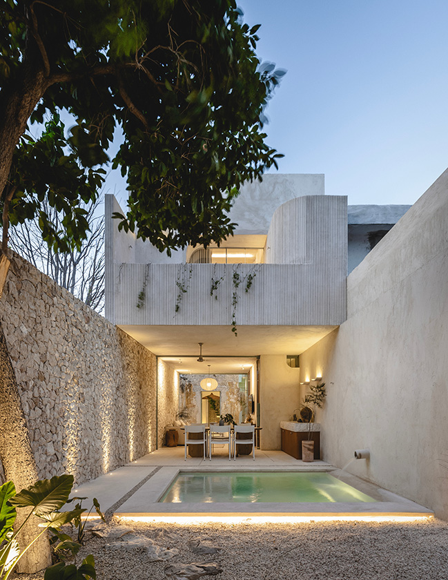 Casa Habitación by Veinte Diezz Arquitectos | Transforms an abandoned into a serene indoor-outdoor dwelling