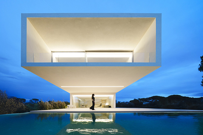 Camiral House by Fran Silvestre Arquitectos