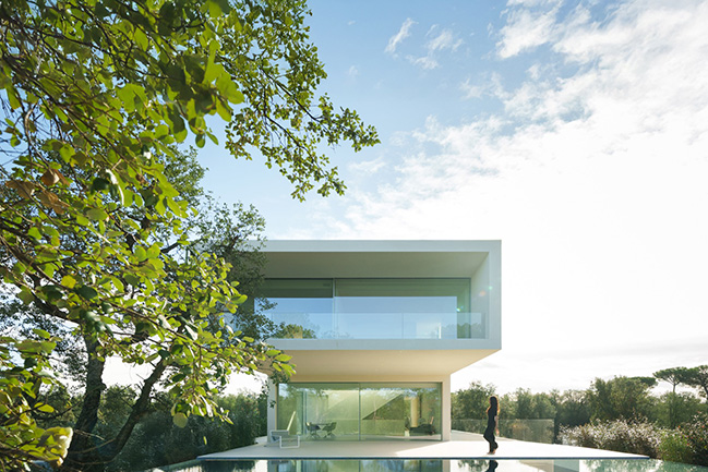 Camiral House by Fran Silvestre Arquitectos