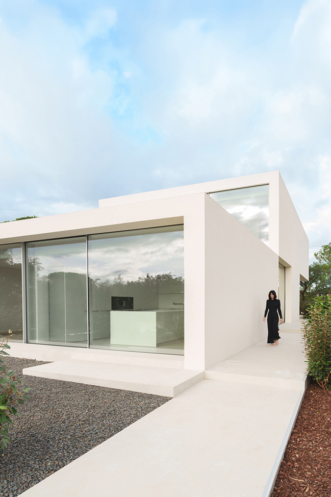 Camiral House by Fran Silvestre Arquitectos