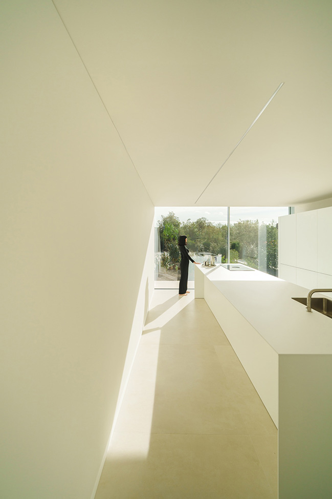Camiral House by Fran Silvestre Arquitectos