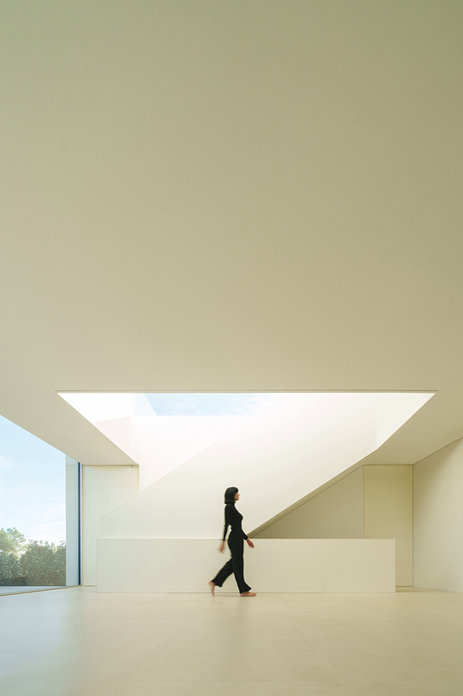 Camiral House by Fran Silvestre Arquitectos