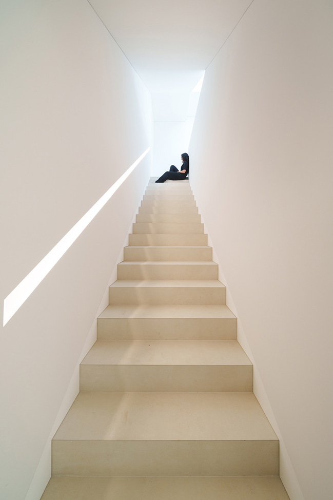 Camiral House by Fran Silvestre Arquitectos