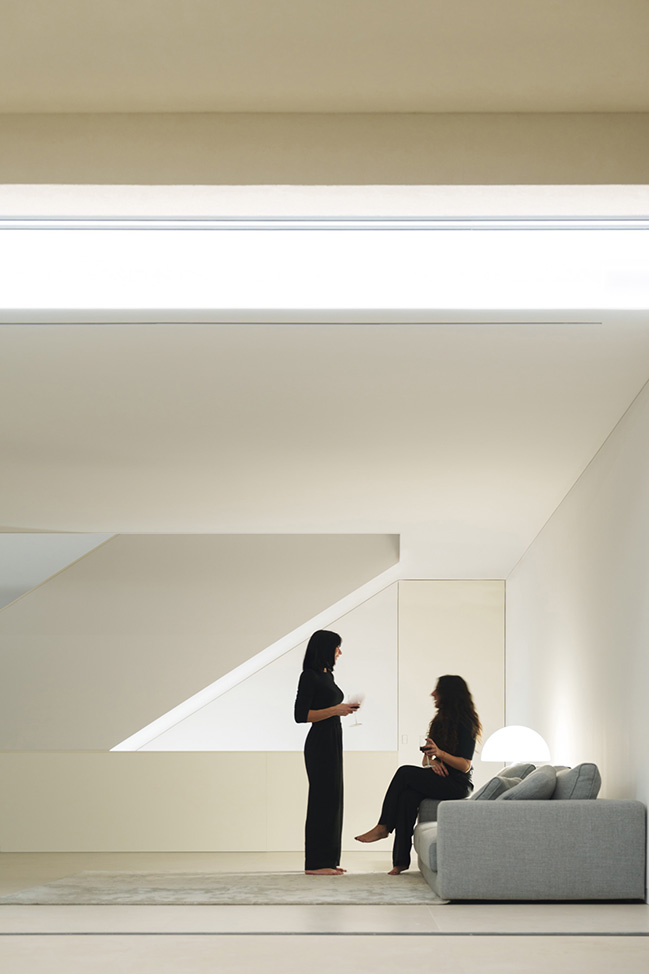 Camiral House by Fran Silvestre Arquitectos