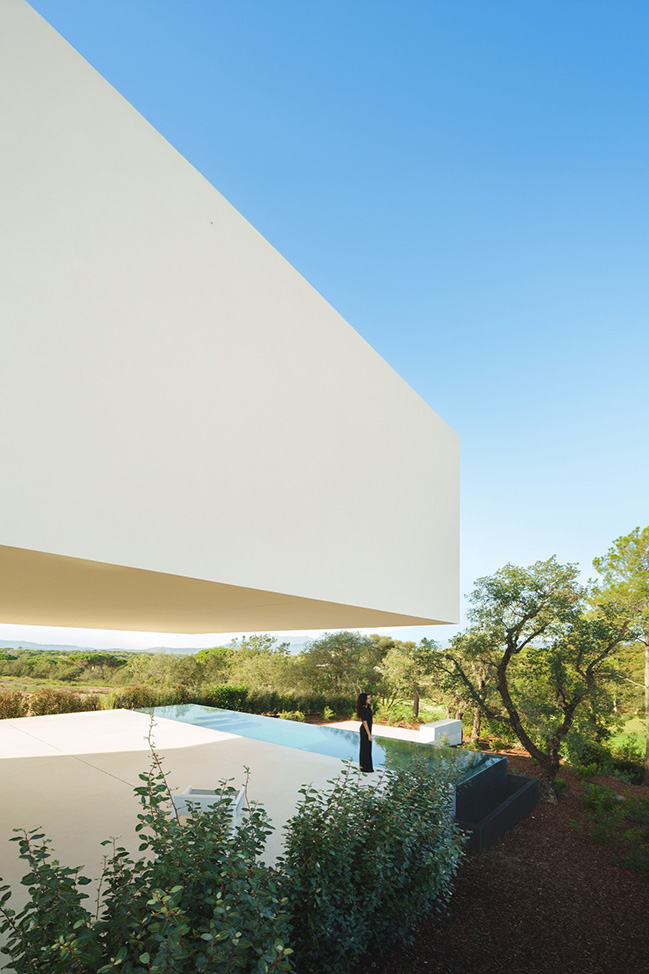 Camiral House by Fran Silvestre Arquitectos