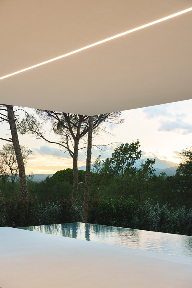 Camiral House by Fran Silvestre Arquitectos