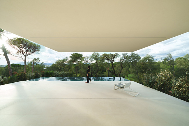 Camiral House by Fran Silvestre Arquitectos