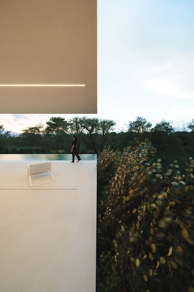 Camiral House by Fran Silvestre Arquitectos