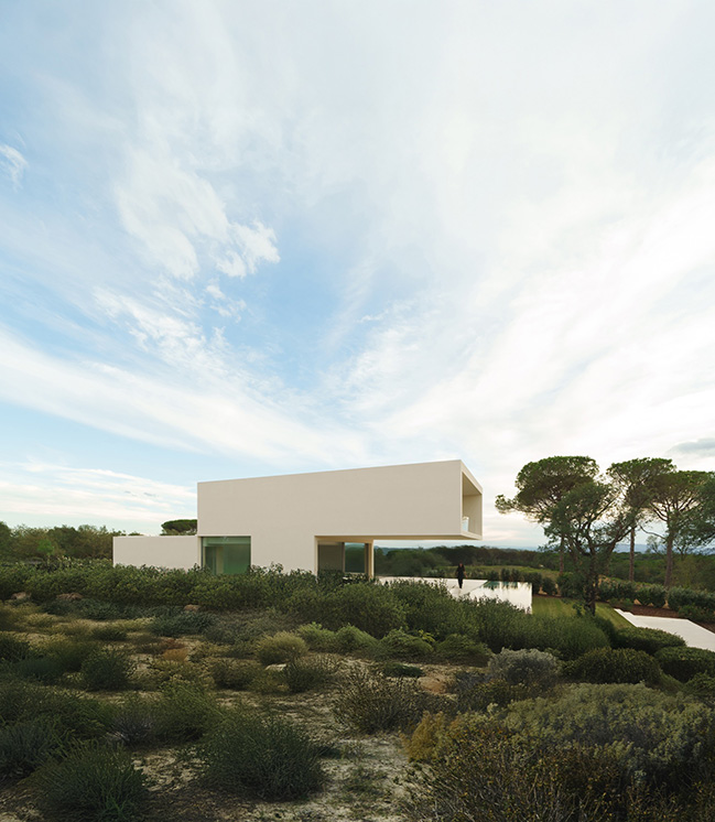 Camiral House by Fran Silvestre Arquitectos