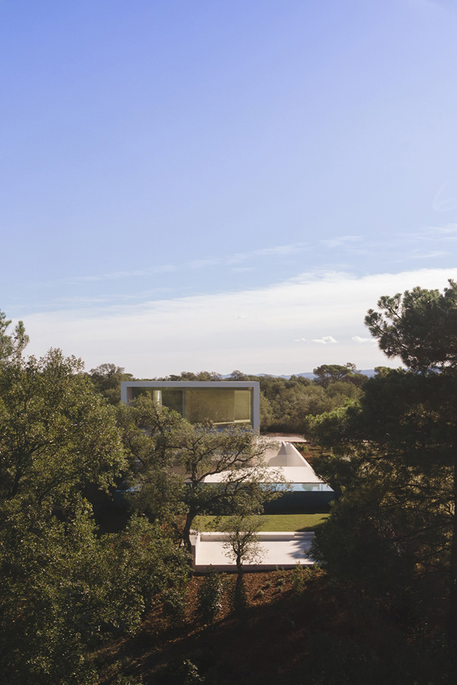Camiral House by Fran Silvestre Arquitectos