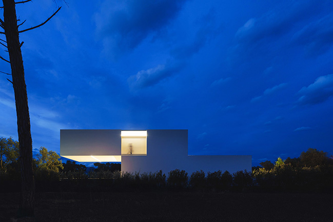 Camiral House by Fran Silvestre Arquitectos