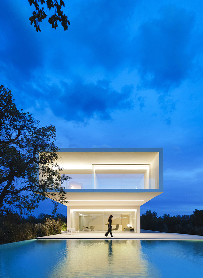 Camiral House by Fran Silvestre Arquitectos