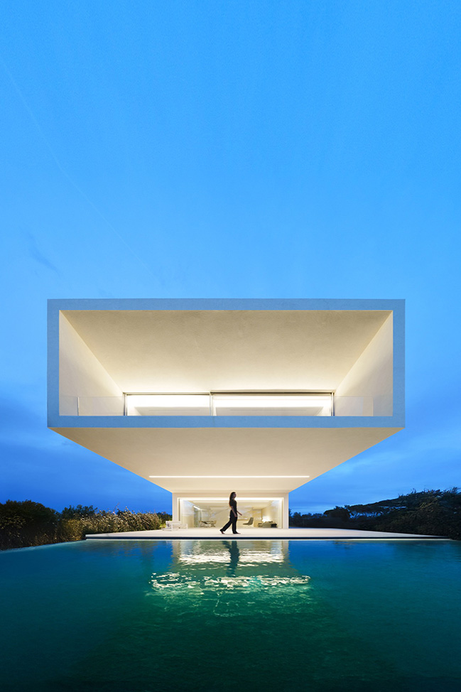Camiral House by Fran Silvestre Arquitectos