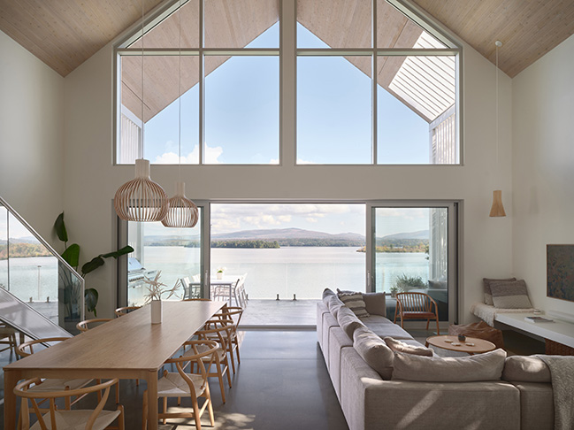 Versant clair Residence by Muuk Architecture | A discreet and luminous home on the shores of Lake Brome