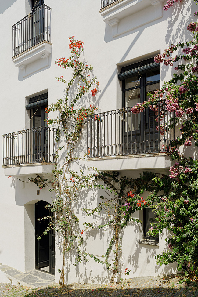 Fisherman's House in Cadaqués by Bea Portabella + Jordi Pagès
