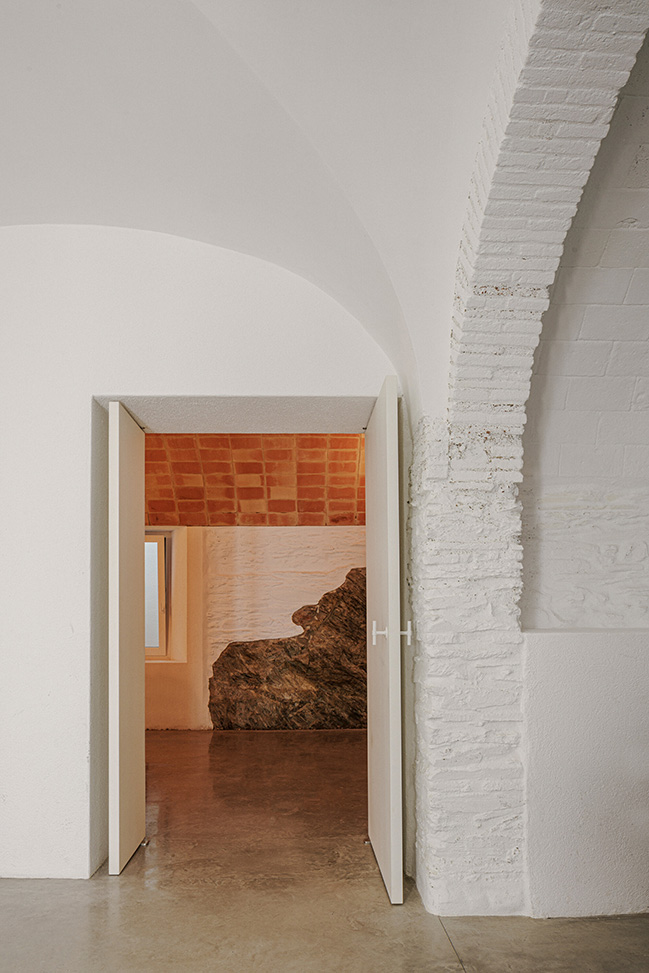Fisherman's House in Cadaqués by Bea Portabella + Jordi Pagès