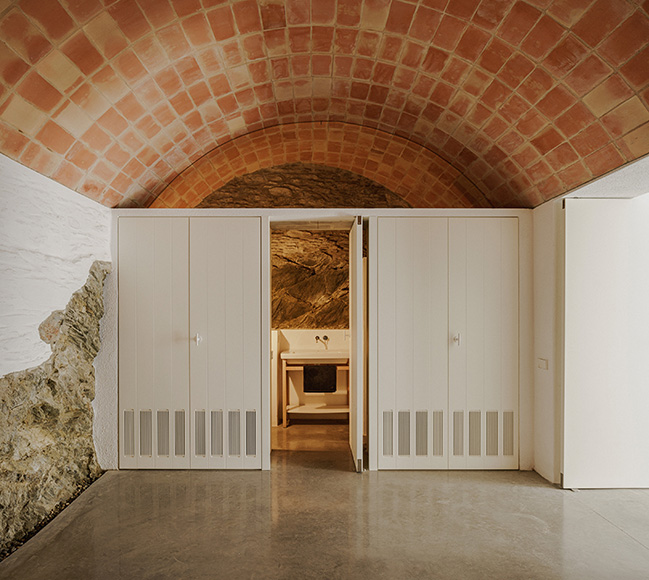 Fisherman's House in Cadaqués by Bea Portabella + Jordi Pagès