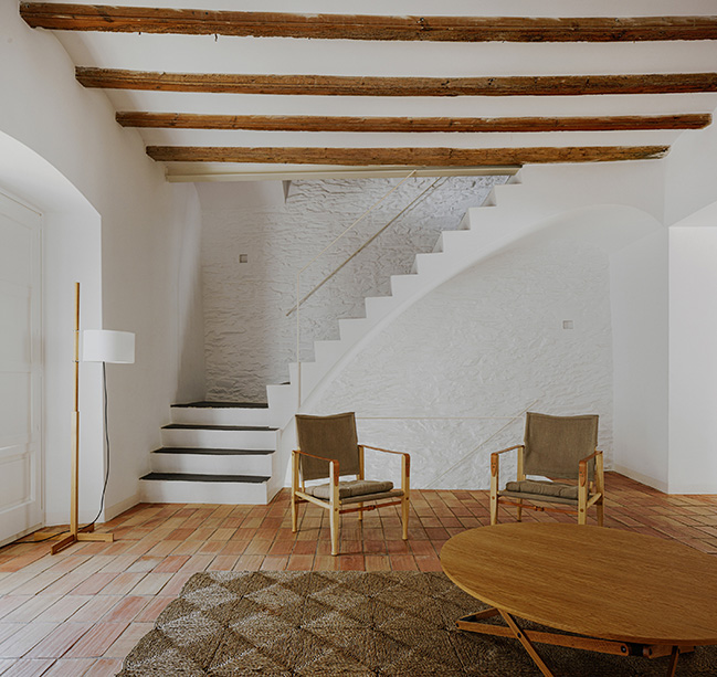 Fisherman's House in Cadaqués by Bea Portabella + Jordi Pagès