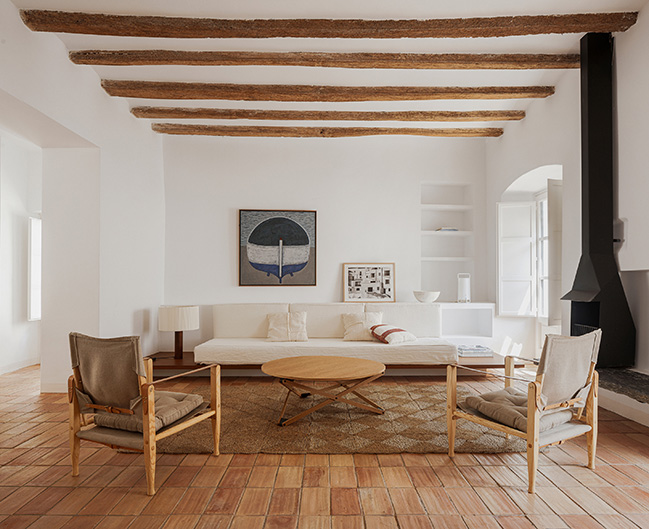Fisherman's House in Cadaqués by Bea Portabella + Jordi Pagès