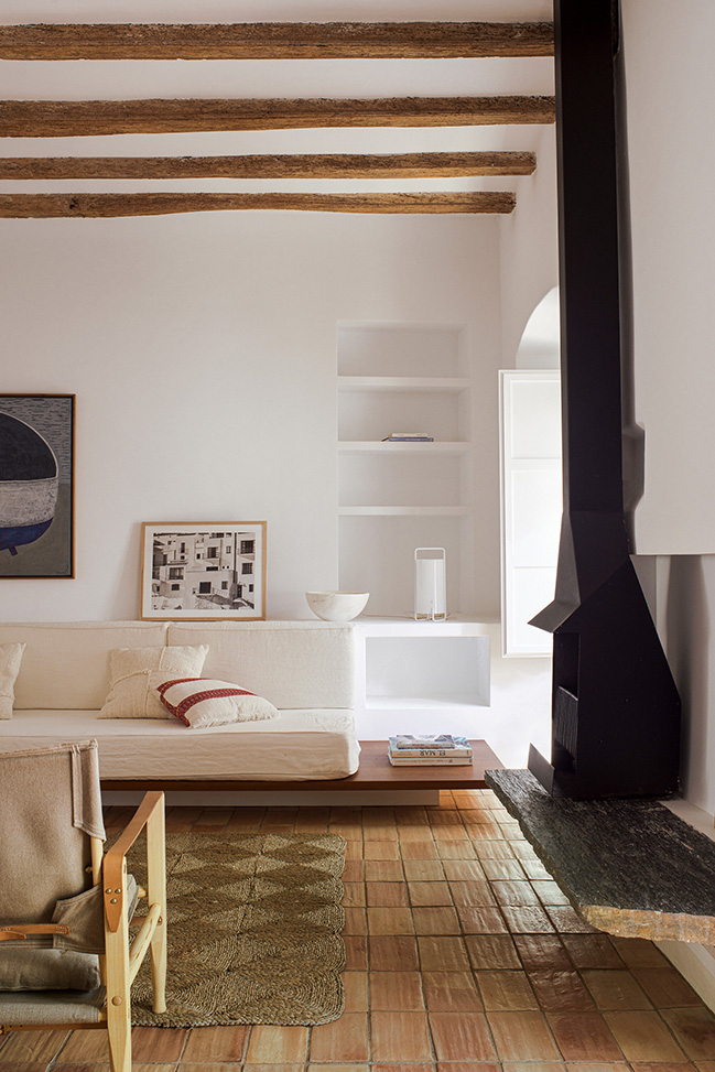 Fisherman's House in Cadaqués by Bea Portabella + Jordi Pagès