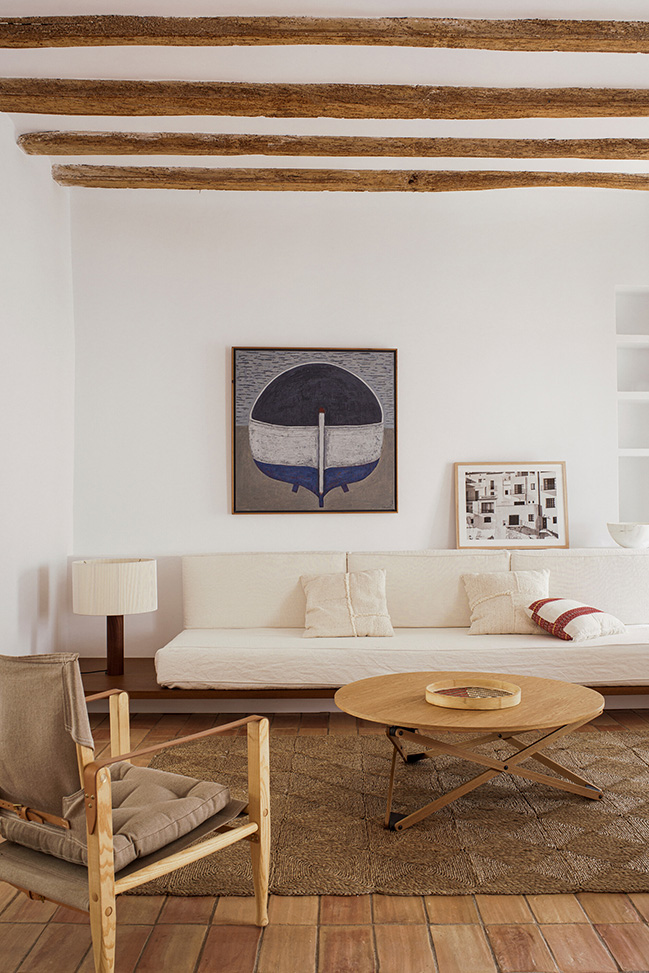 Fisherman's House in Cadaqués by Bea Portabella + Jordi Pagès