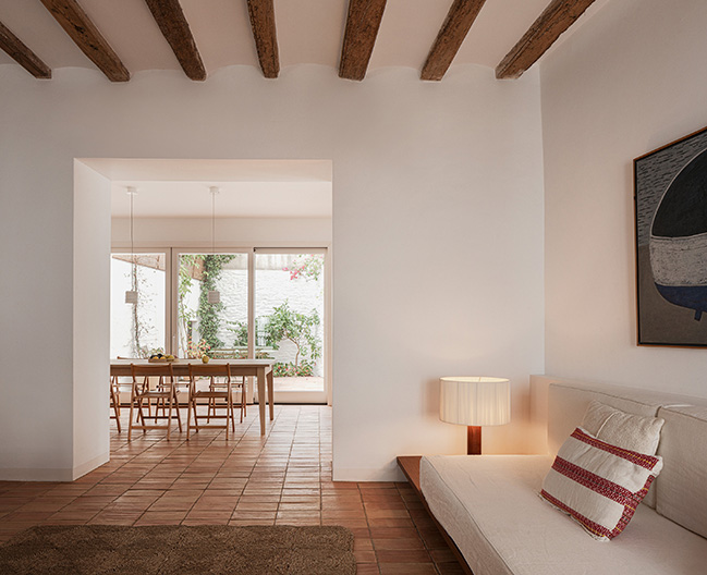 Fisherman's House in Cadaqués by Bea Portabella + Jordi Pagès