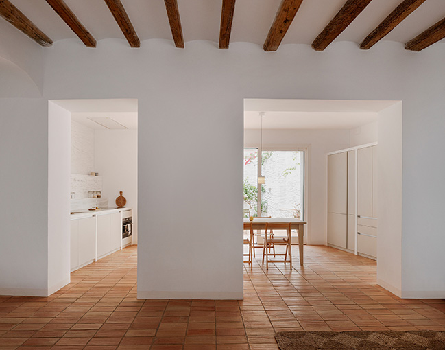 Fisherman's House in Cadaqués by Bea Portabella + Jordi Pagès