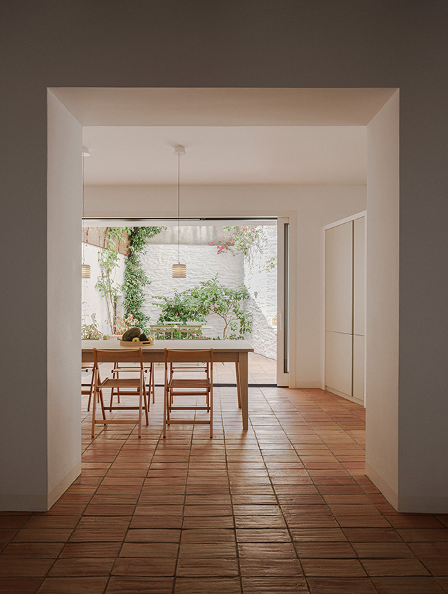 Fisherman's House in Cadaqués by Bea Portabella + Jordi Pagès