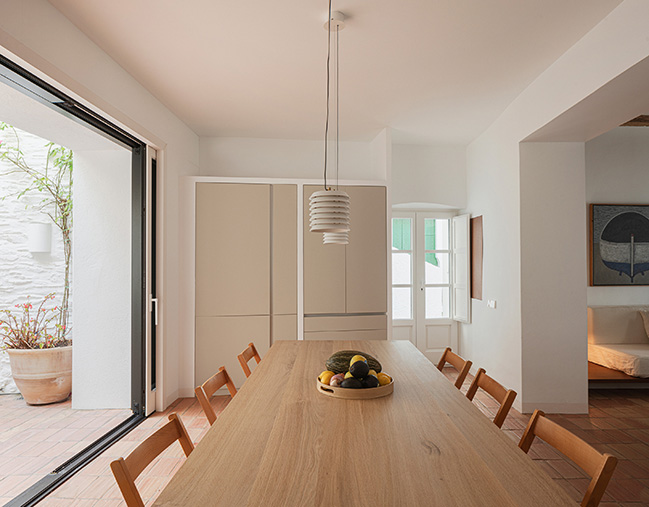 Fisherman's House in Cadaqués by Bea Portabella + Jordi Pagès