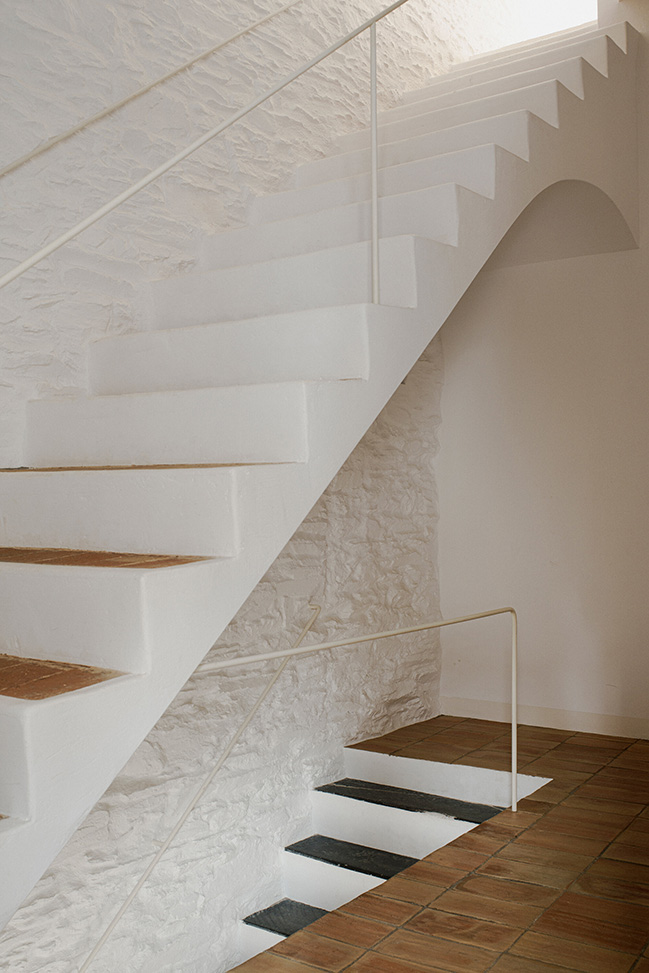 Fisherman's House in Cadaqués by Bea Portabella + Jordi Pagès