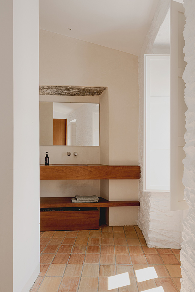 Fisherman's House in Cadaqués by Bea Portabella + Jordi Pagès
