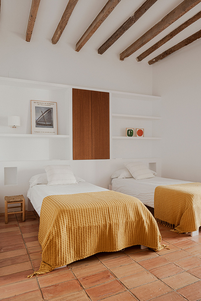 Fisherman's House in Cadaqués by Bea Portabella + Jordi Pagès