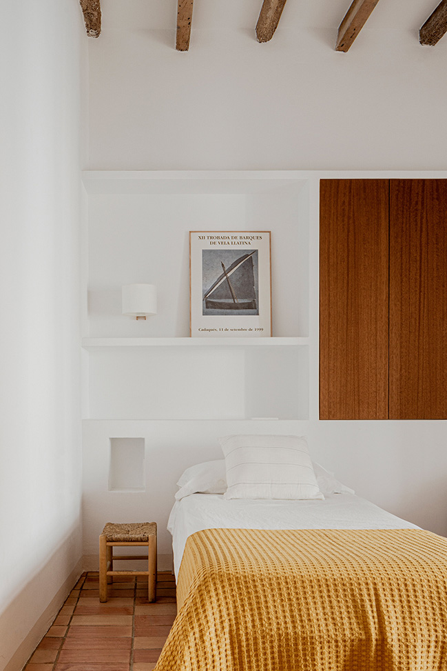 Fisherman's House in Cadaqués by Bea Portabella + Jordi Pagès