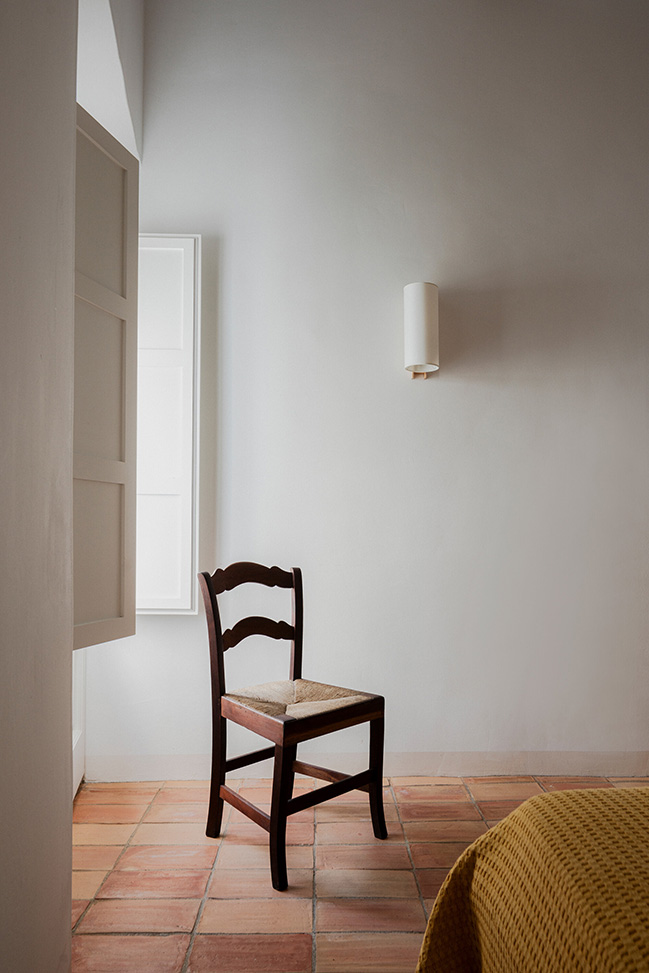 Fisherman's House in Cadaqués by Bea Portabella + Jordi Pagès