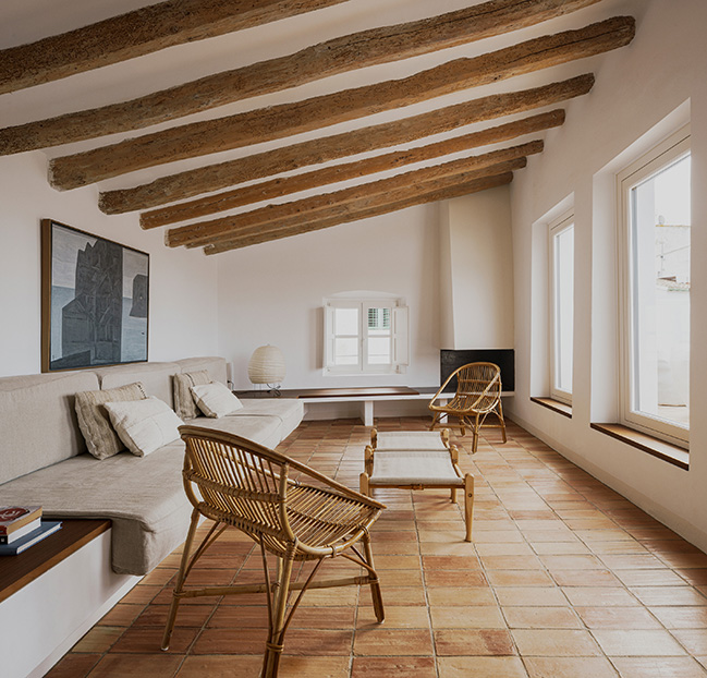 Fisherman's House in Cadaqués by Bea Portabella + Jordi Pagès