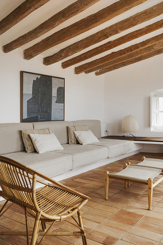 Fisherman's House in Cadaqués by Bea Portabella + Jordi Pagès