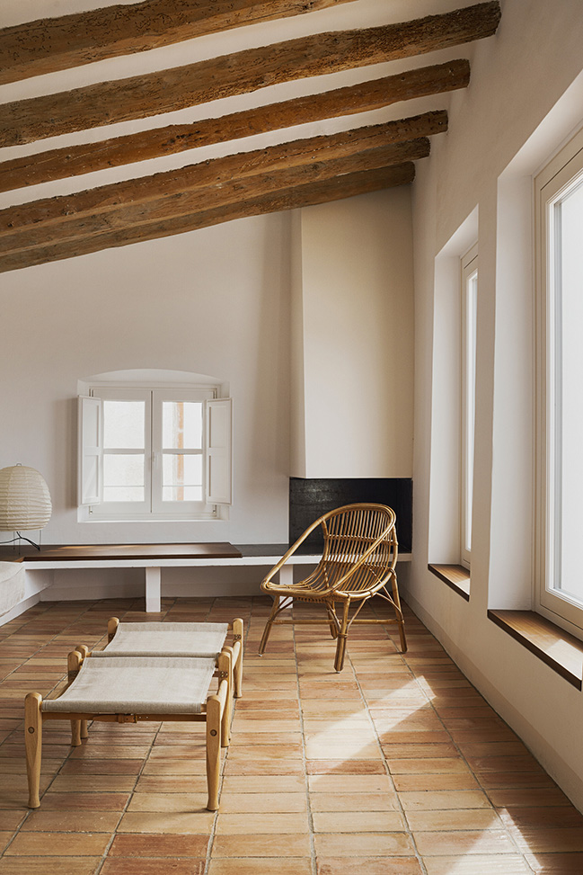 Fisherman's House in Cadaqués by Bea Portabella + Jordi Pagès