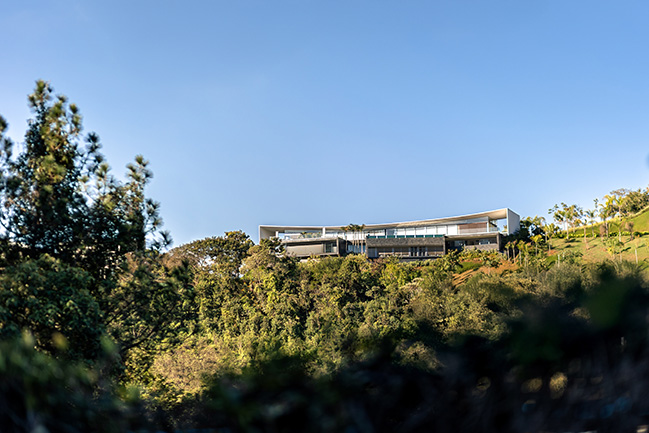 Linho House by Tetro Architecture