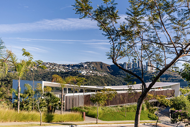 Linho House by Tetro Architecture
