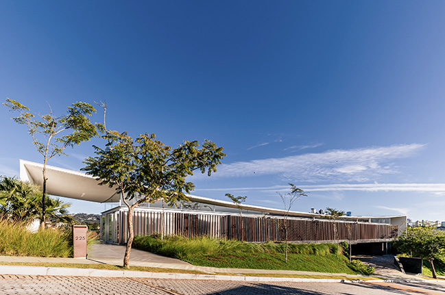 Linho House by Tetro Architecture