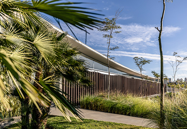 Linho House by Tetro Architecture