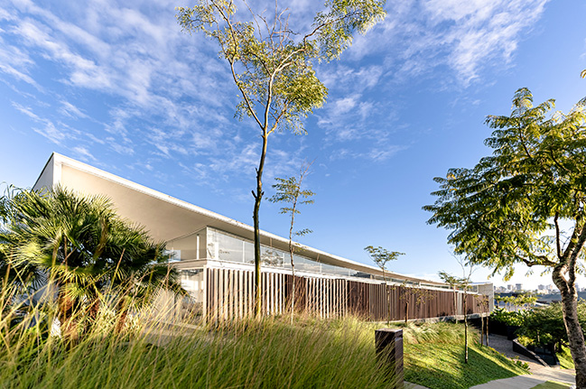 Linho House by Tetro Architecture