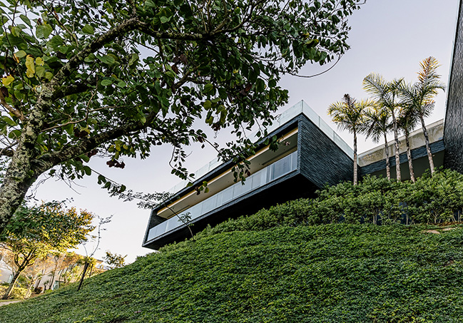 Linho House by Tetro Architecture