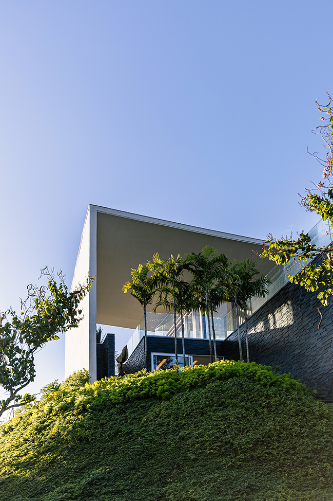 Linho House by Tetro Architecture