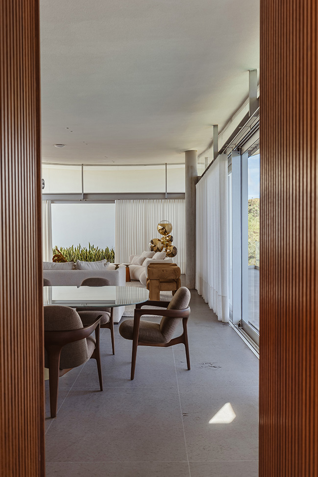 Linho House by Tetro Architecture