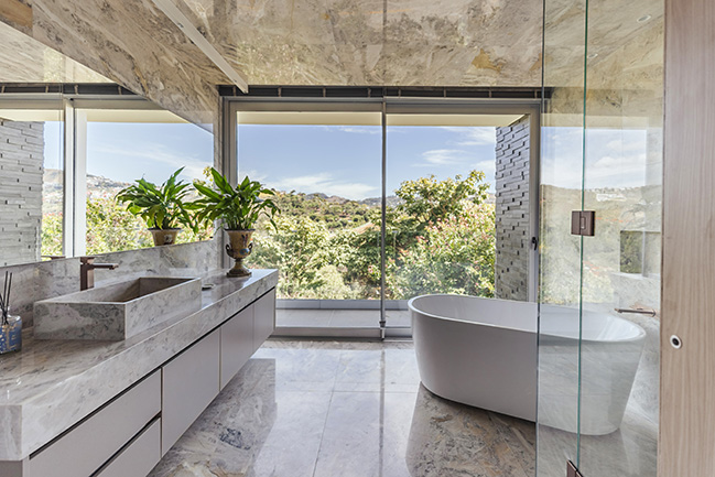 Linho House by Tetro Architecture