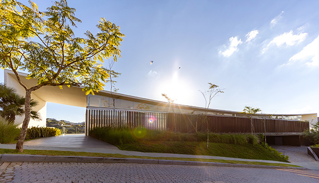 Linho House by Tetro Architecture